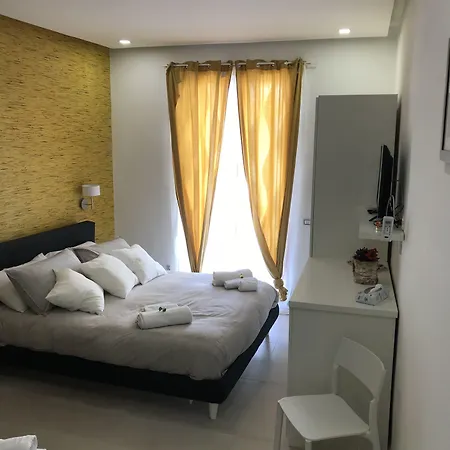 לינה וארוחת בוקר Terrazza Aragon And