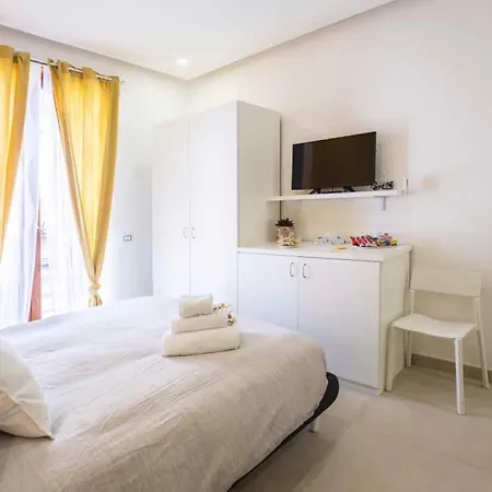 Terrazza Aragon And לינה וארוחת בוקר 3*