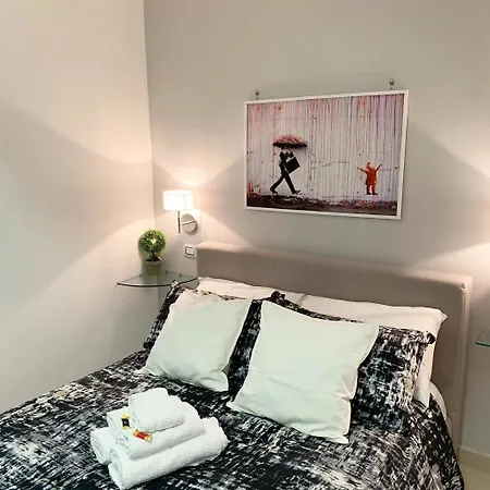 לינה וארוחת בוקר Terrazza Aragon And