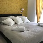 Terrazza Aragon And לינה וארוחת בוקר נאפולי